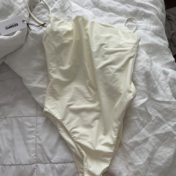 The Saltwater Collective Paulina One Piece in Ivory Size M NWT - Picture 4 of 4